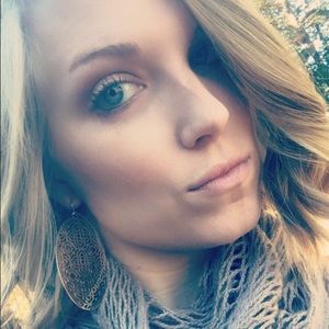 Meet your Posher, Emilee
