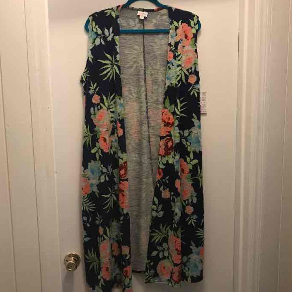BNWT lularoe Medium AMAZING FLORAL JOY! 🌺🌺