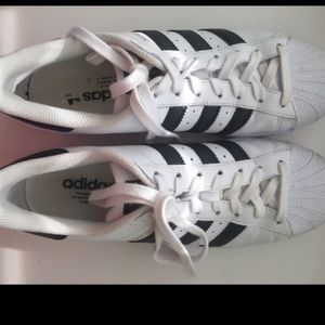 Adidas superstars