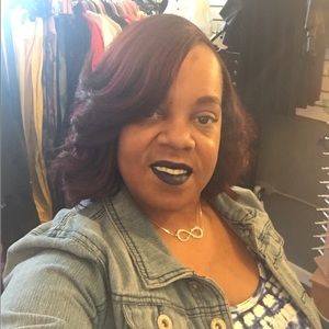 Meet your Posher, Angela