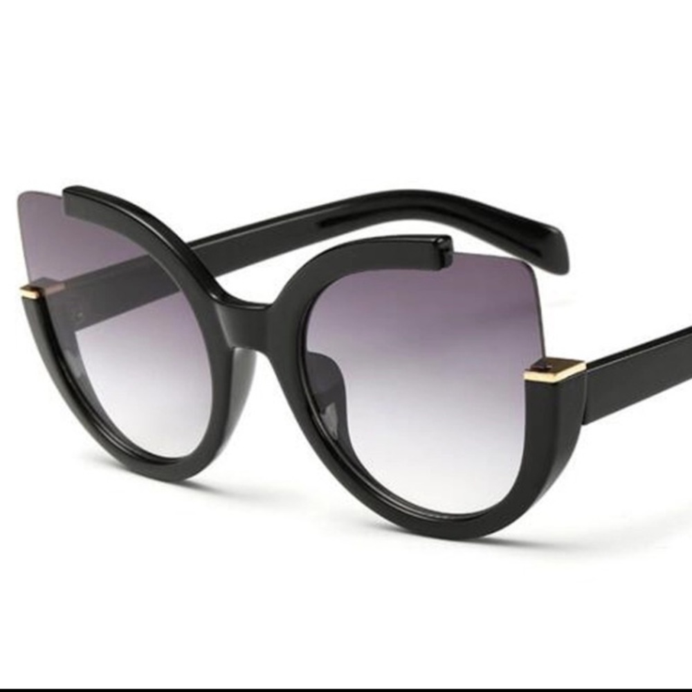 Black cat eye sunnies with gold detail