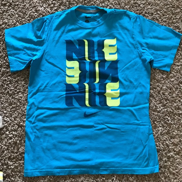 Nike tee - Picture 1 of 3
