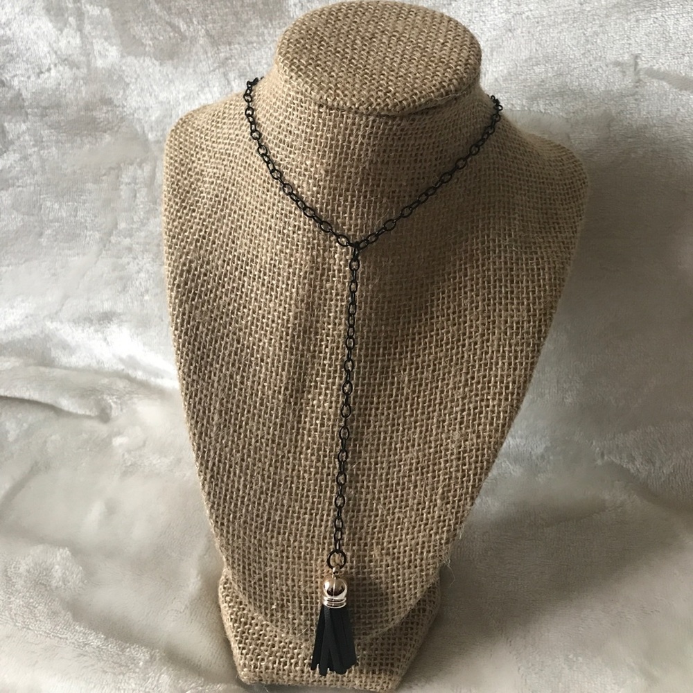 Black tassel chain