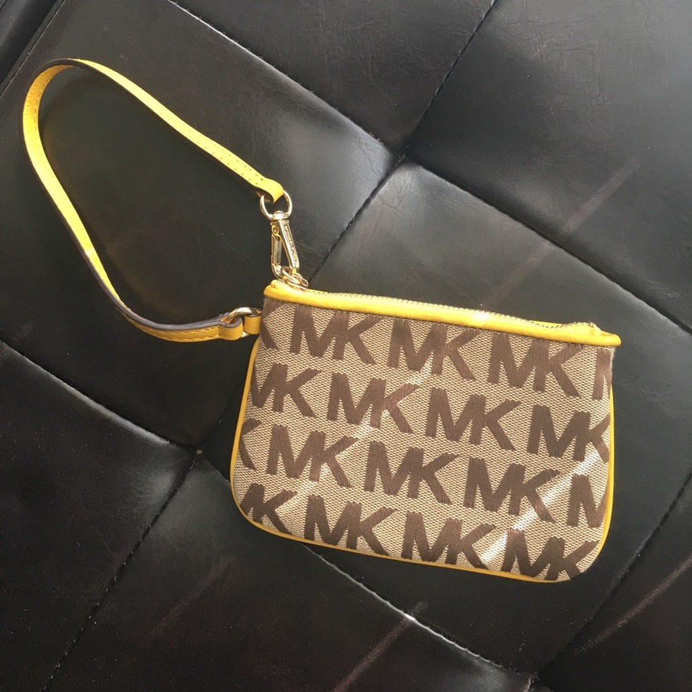 Michael Kors - Wristlet