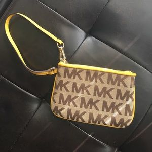 Michael Kors - Wristlet