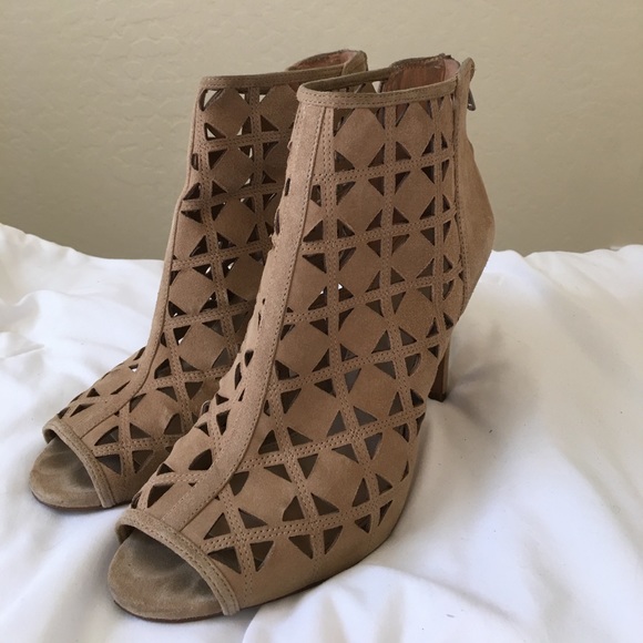 Michael Kors Ivy Style Booties / Heels - Picture 5 of 7