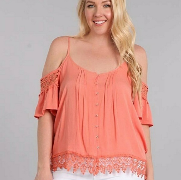 Crocheted top with shoulder cutouts - Picture 1 of 1