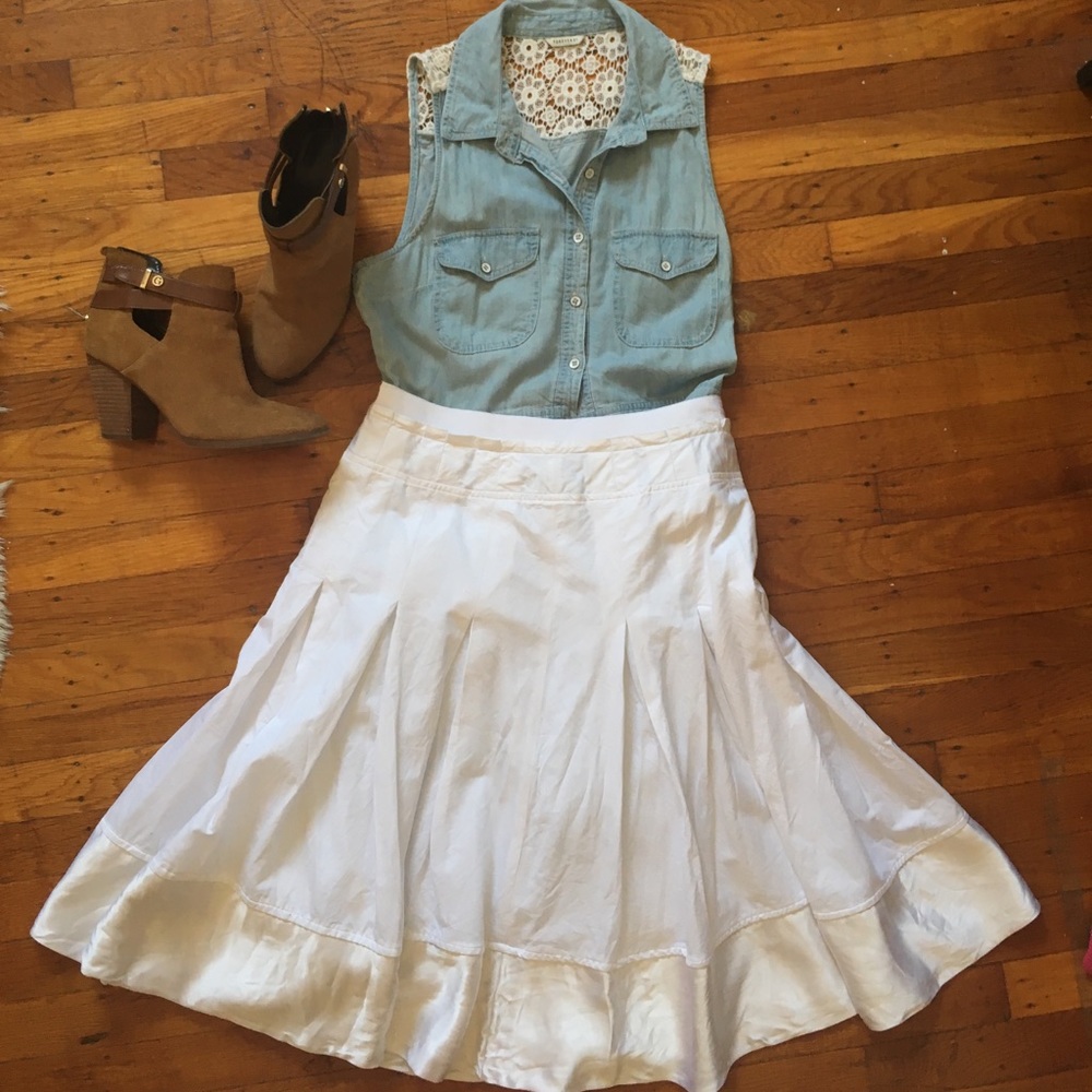 Anne Klein White Pleated Skirt w/Satin Trim