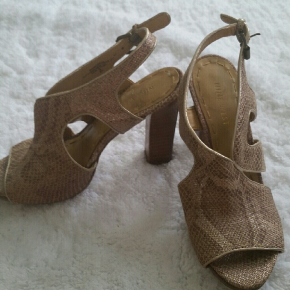 Like New Nine West snake print leather sandal