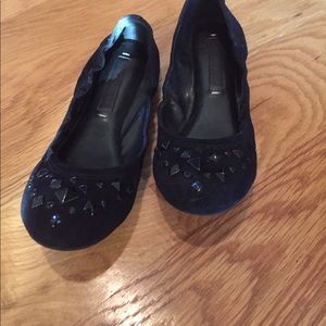 5.5 flats BCBG Max Azria