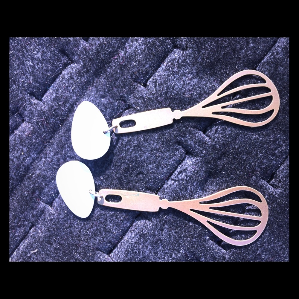 Whisk shape earrings