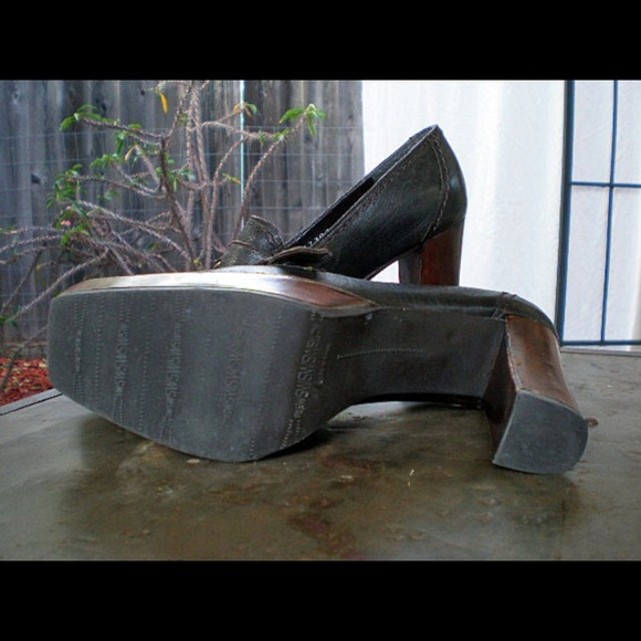Leather granny style heels size 5 - Picture 3 of 5