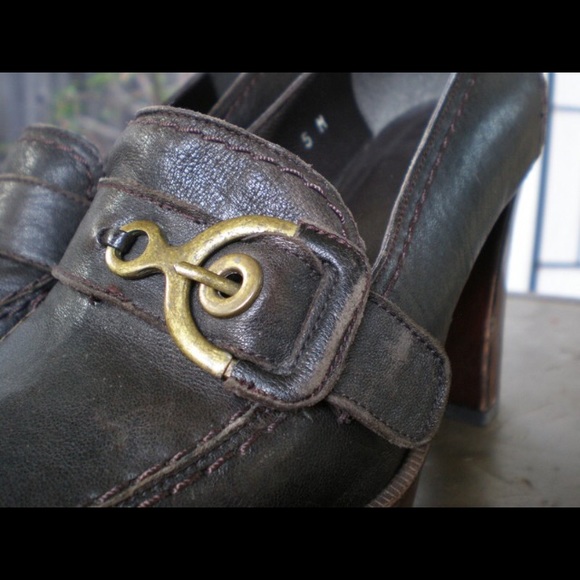 Leather granny style heels size 5 - Picture 4 of 5