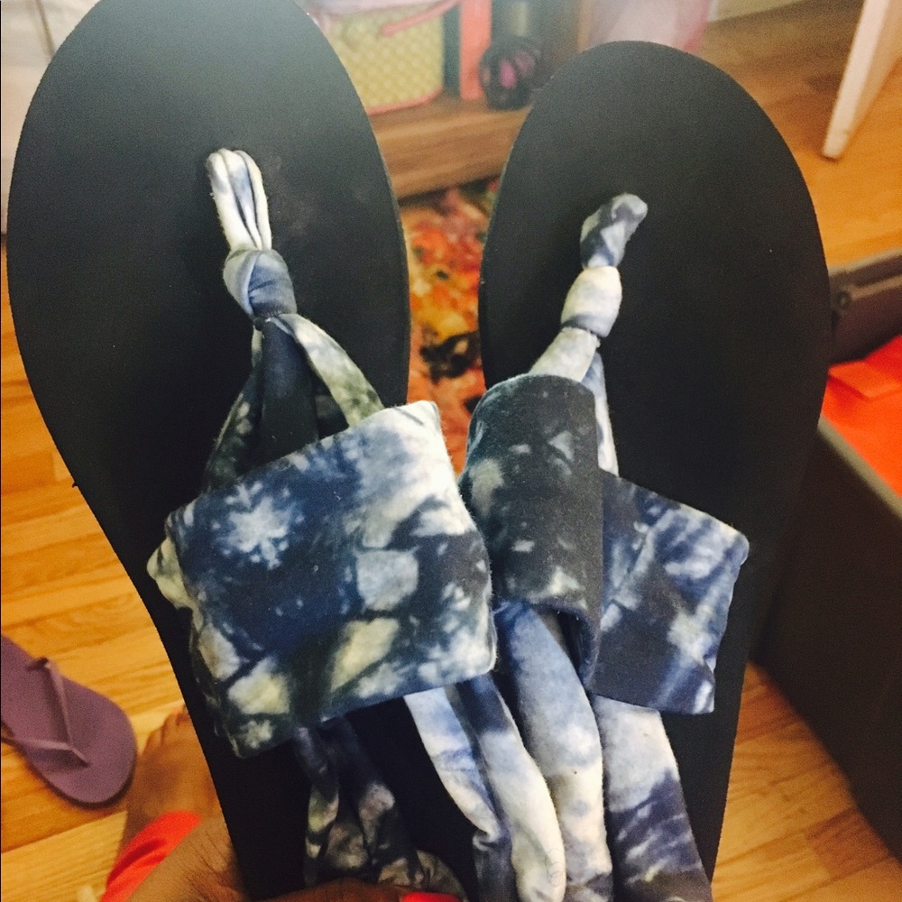 2 pairs of Yoga Sandals
