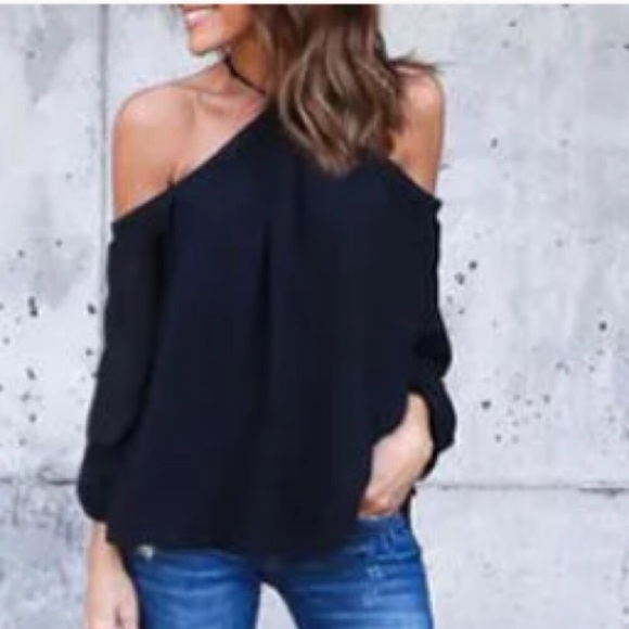 🎉 Black Cold Shoulder Top Size Small - Picture 2 of 6