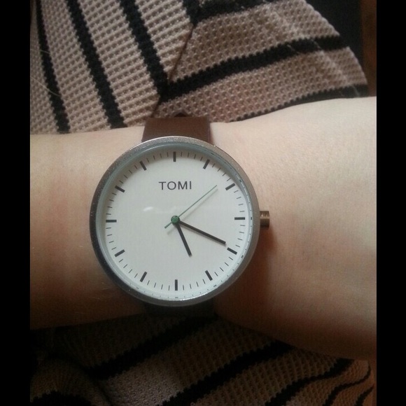 SALE! 🎉 HP! 🎉 Unisex Tomi Brown Leather Watch ⌚️ - Picture 7 of 7