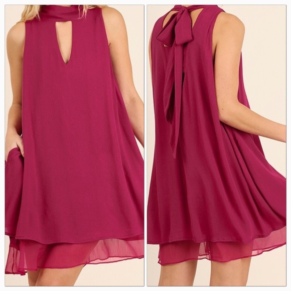 Sale! Halter Neck Dress With Key Hole Neckline - Picture 4 of 4