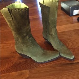 Leather suede boots 5.5 green bcbgirls