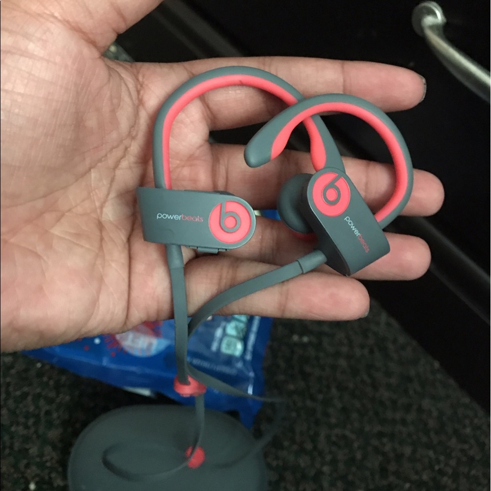 Powerbeats 2 earphones