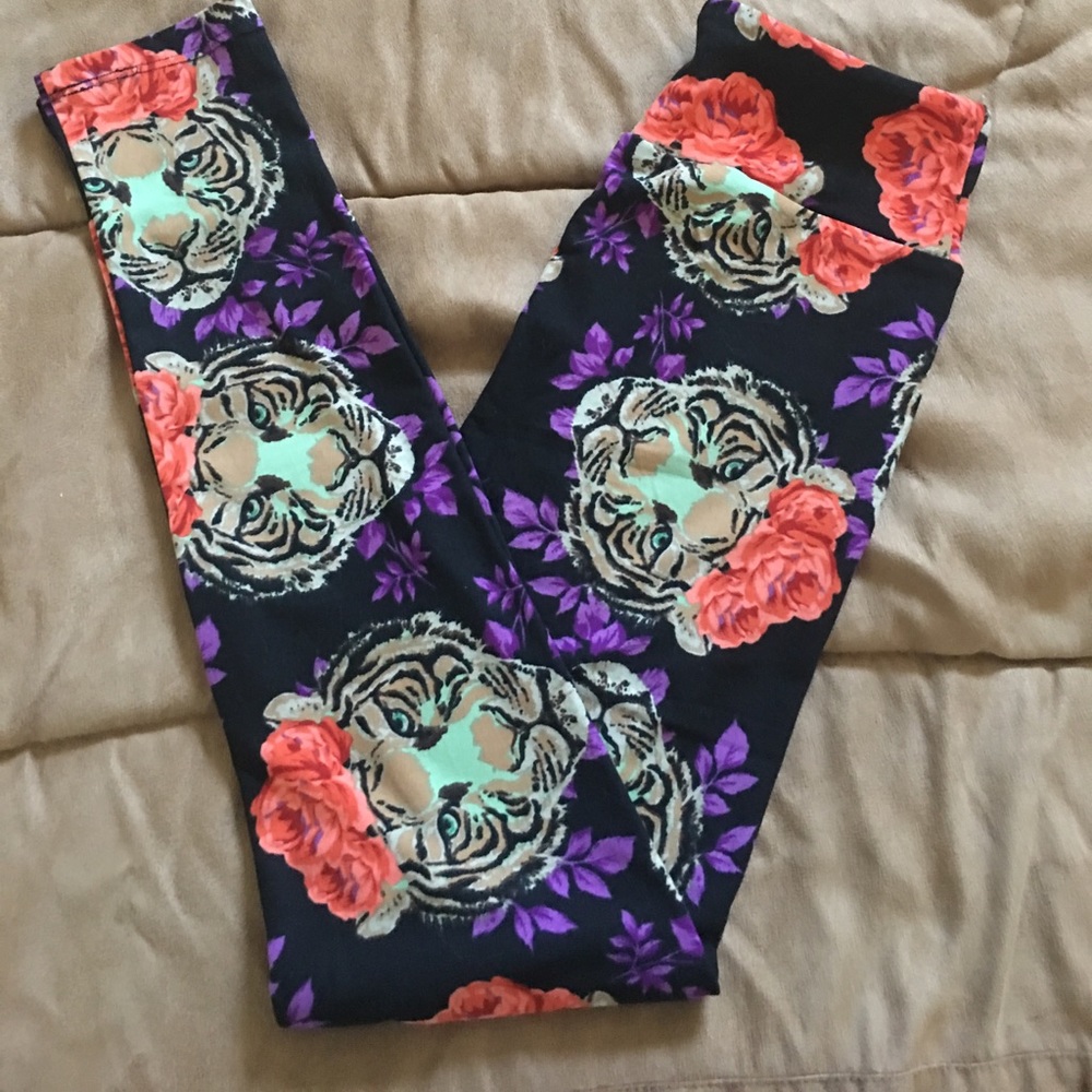 BNWOT OS "Snapchat Tigers" NEVER WORN BRAND NEW!!