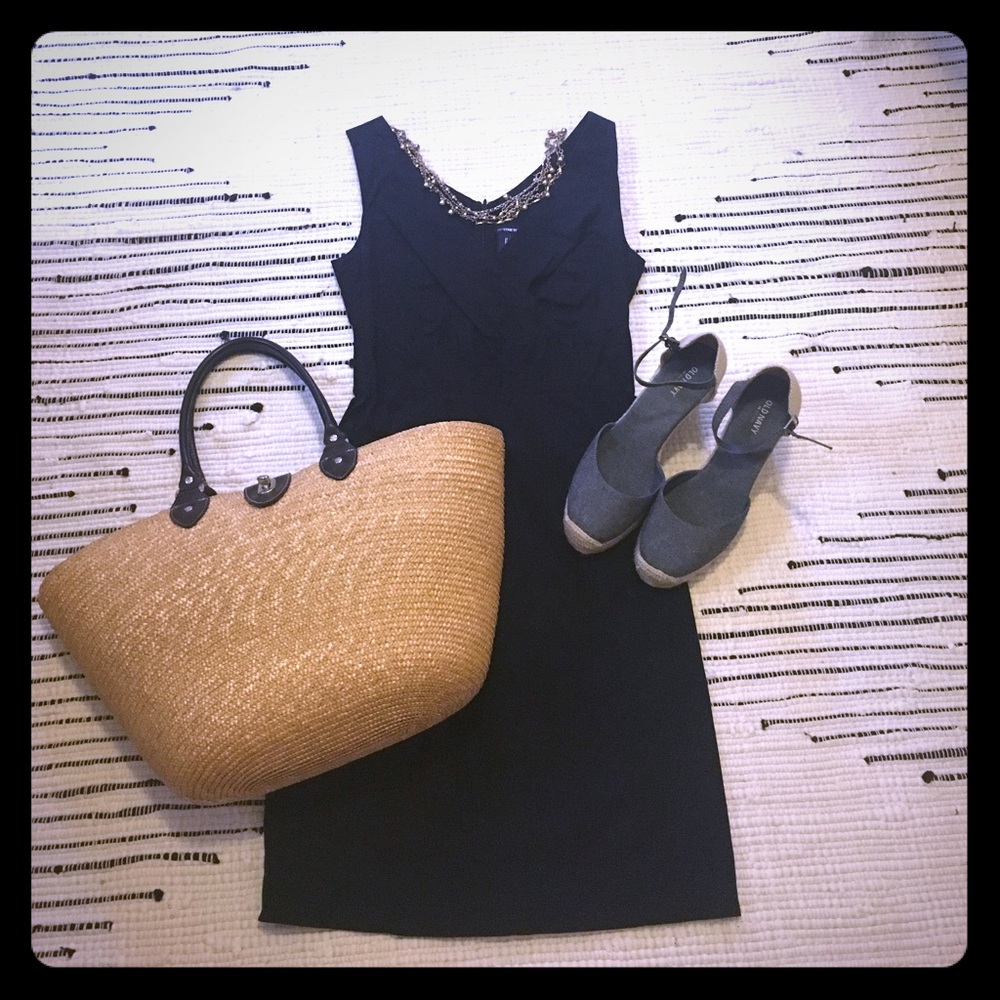 SALE Gap size 0 black sleeveless dress