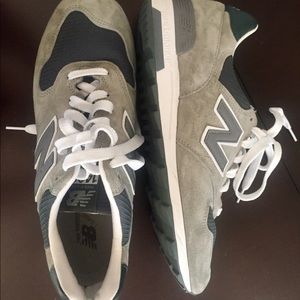 Men's new balance low top Suede sneakers