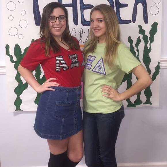 Meet Your Posher! - Picture 3 of 4