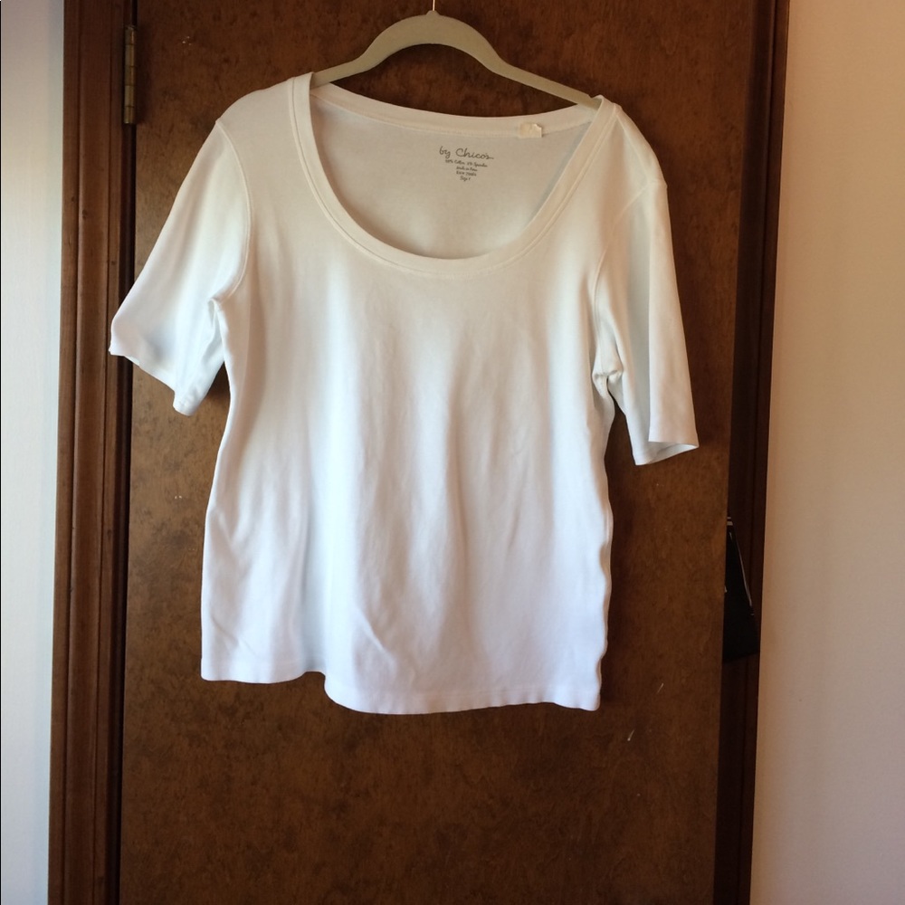 Chico's white short sleeved knot shirt.