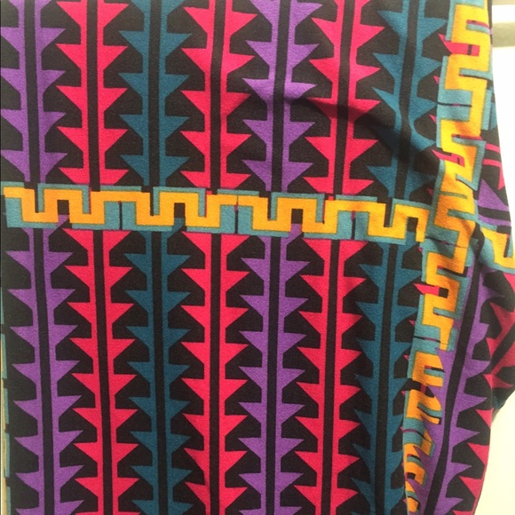 LuLaRoe tall and curvy leggings - Picture 3 of 4