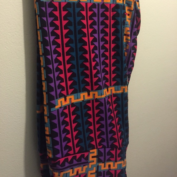 LuLaRoe tall and curvy leggings - Picture 2 of 4