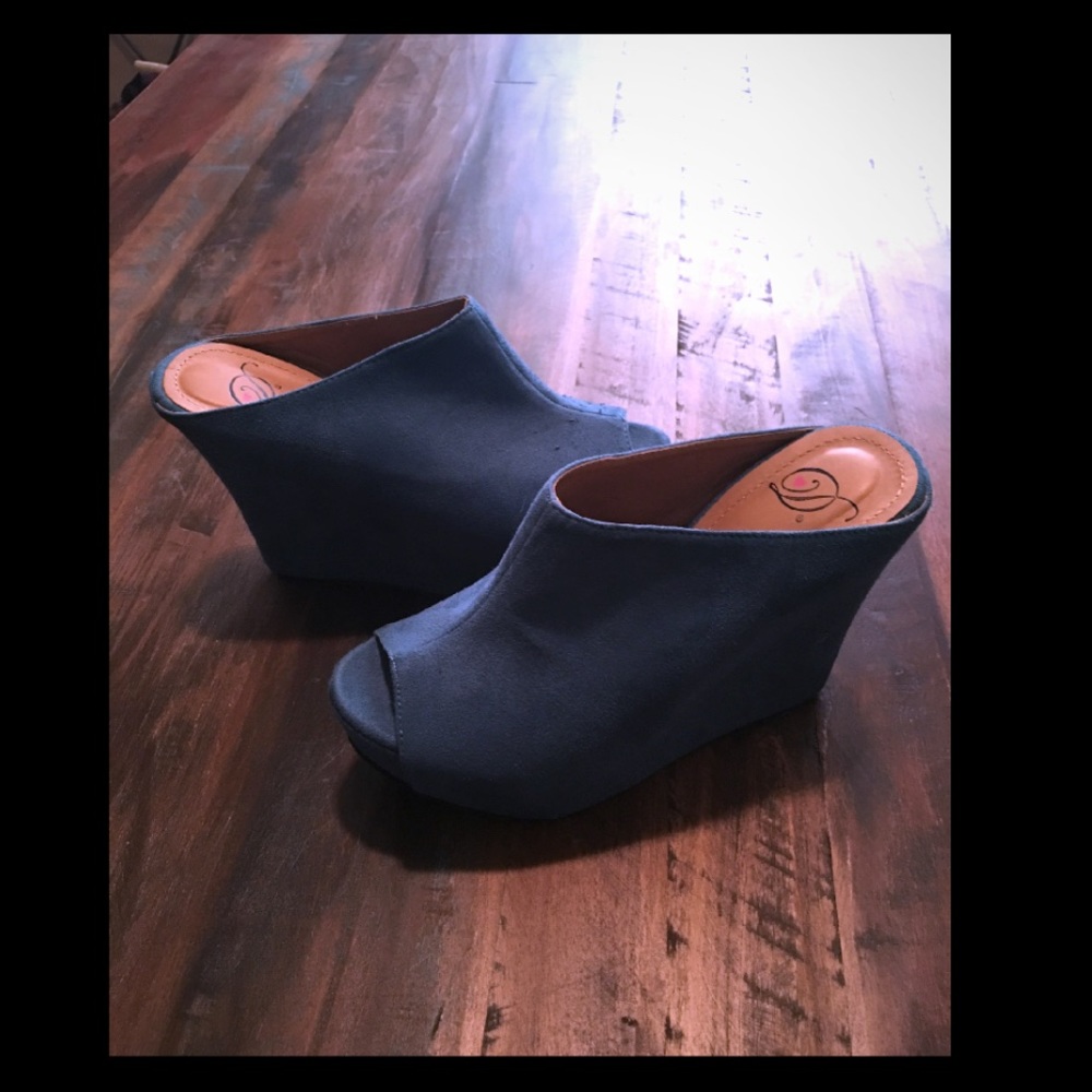 Blue wedges