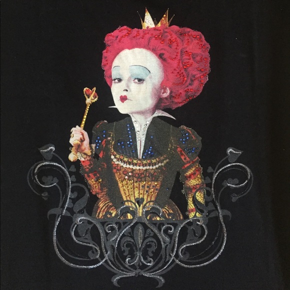 Red Queen of Hearts T-shirt Collectible - Picture 2 of 5