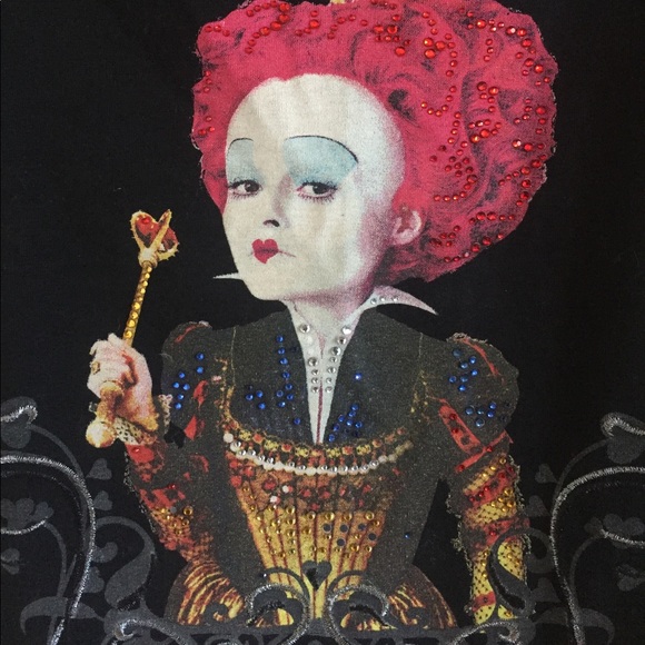 Red Queen of Hearts T-shirt Collectible - Picture 5 of 5