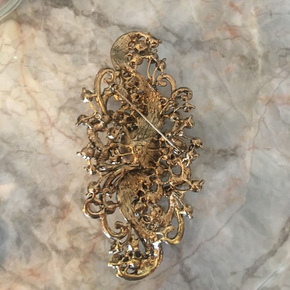 Pretty Brooch - Picture 2 of 2