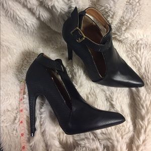 Qupid Heeled Booties