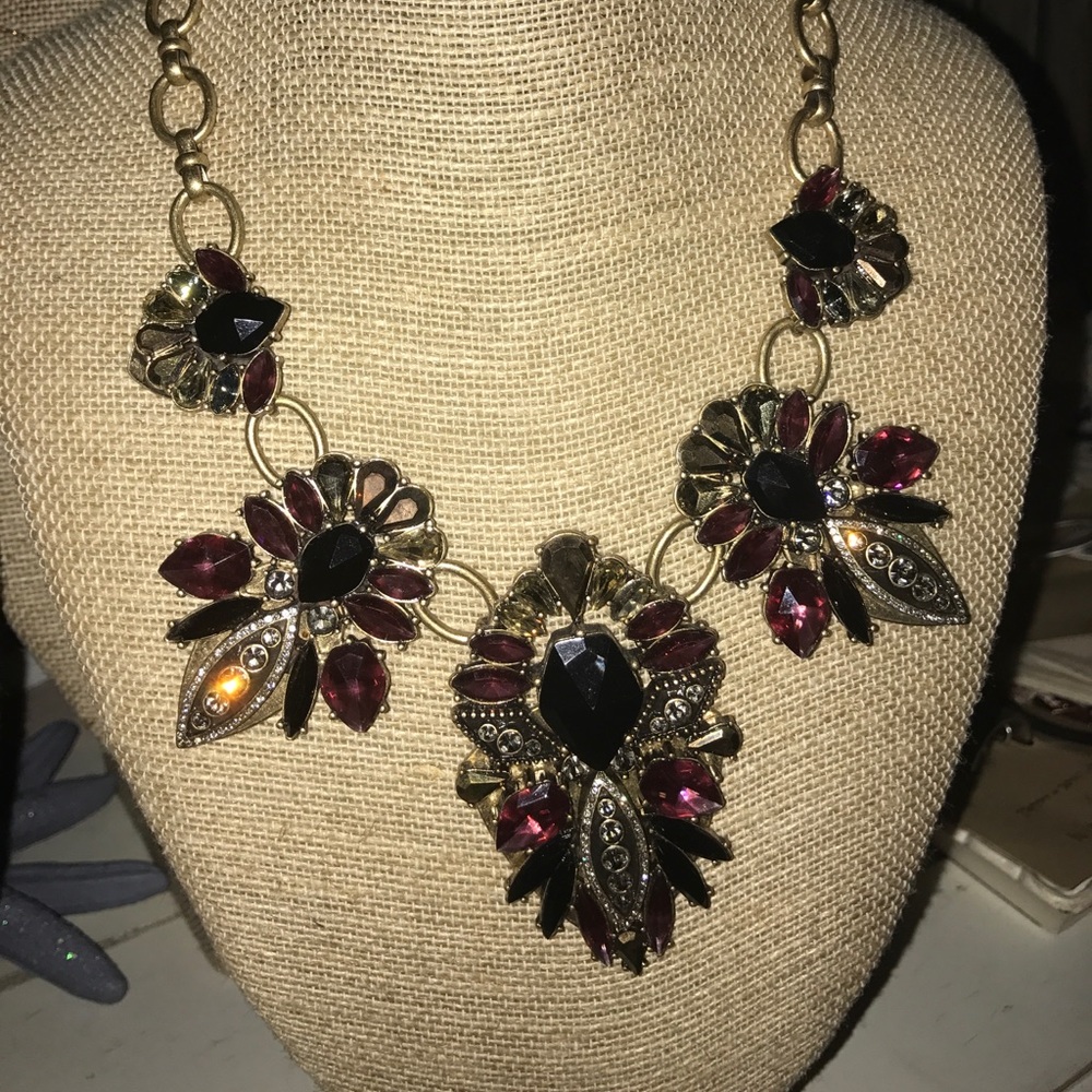 Fair isle stmt necklace.
