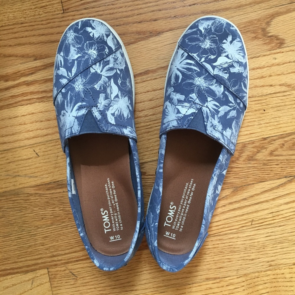 Toms suede Avalon slip on blue shoes 10