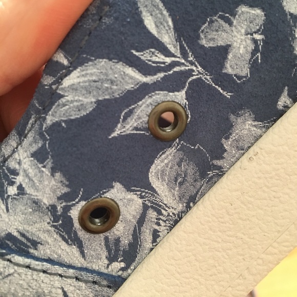 Toms suede Avalon slip on blue shoes 10 - Picture 3 of 3