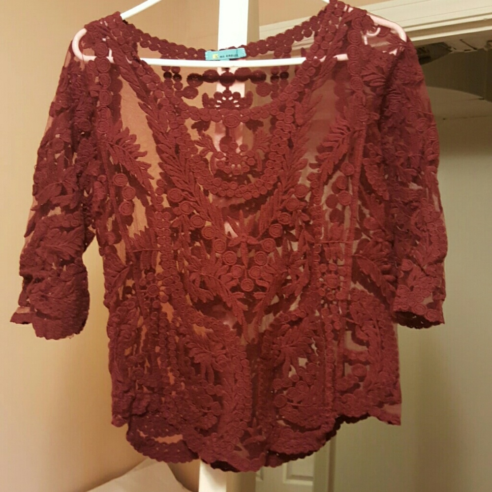 Beautiful top - Picture 3 of 3