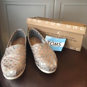 Women's size 9 grey and rose gold TOMS