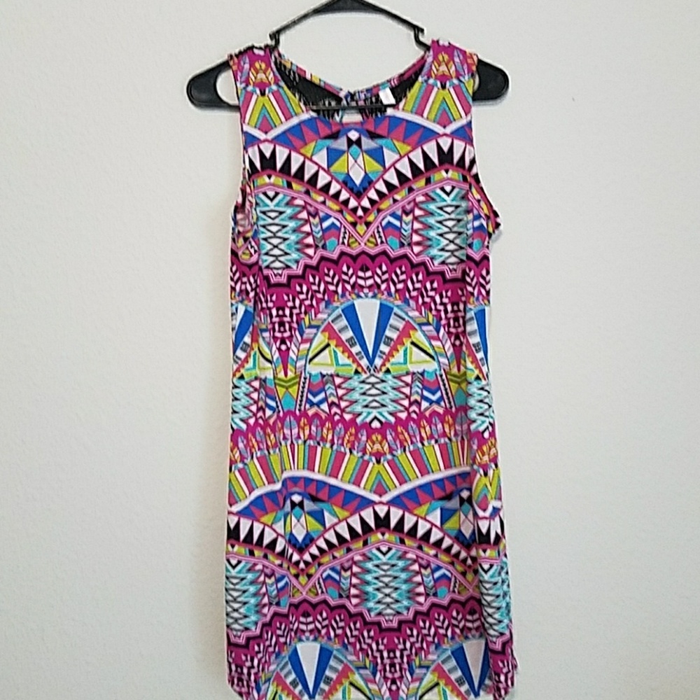 Colorful sleeveless dress. Size medium.