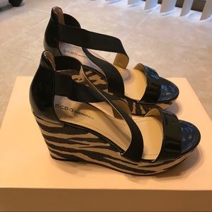 BCBG wedge