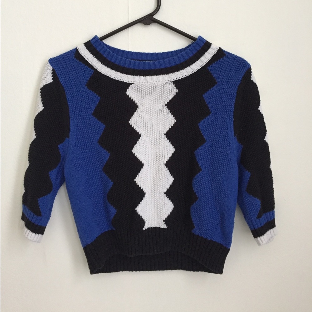 Half-sleeved sweater