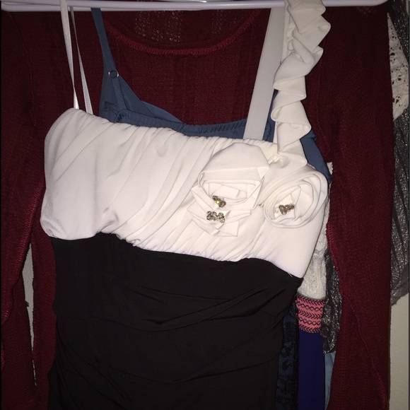 Dress - Picture 2 of 3