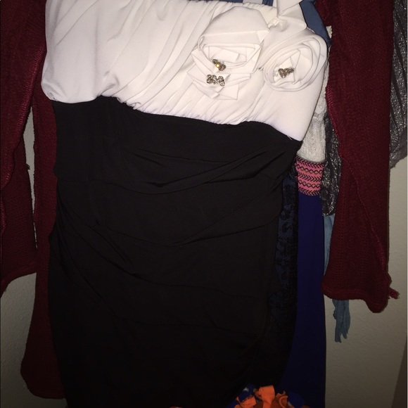 Dress - Picture 3 of 3