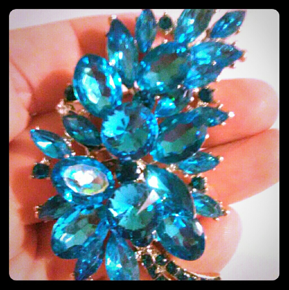 Gorgeous large blue rhinestone brooch