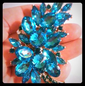 Gorgeous large blue rhinestone brooch