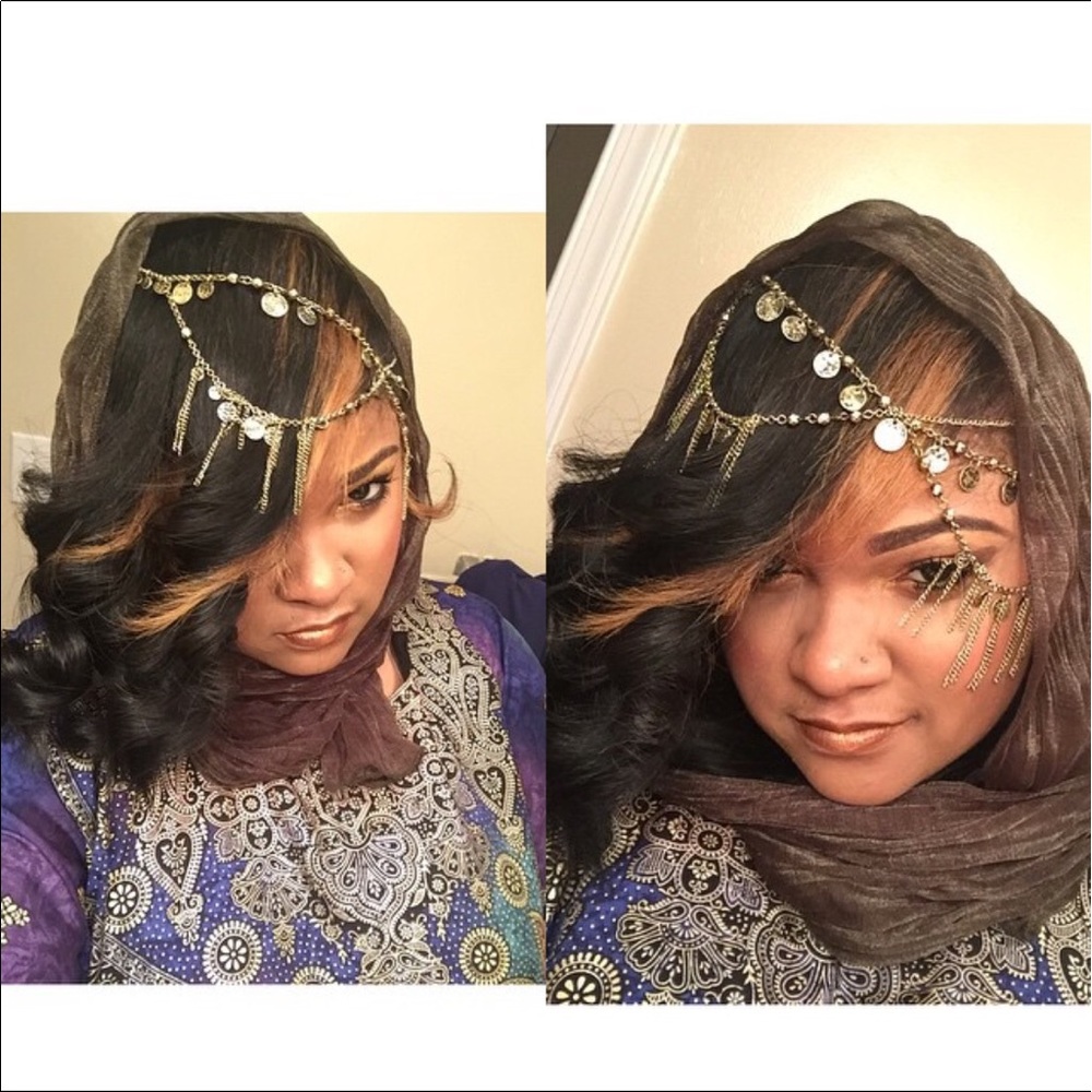 RICH GREEN SCARF WITH GOLD UNDERTONE..