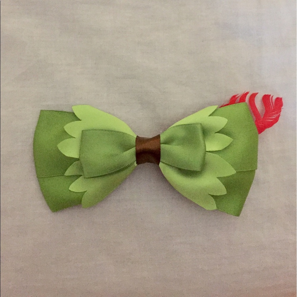 NWOT Peter Pan Bow Hair Clip