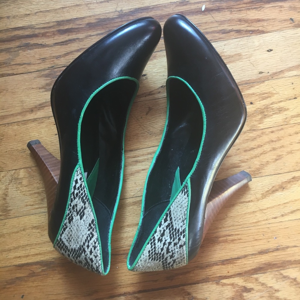 Steve Madden Snake, Black with Green Trim